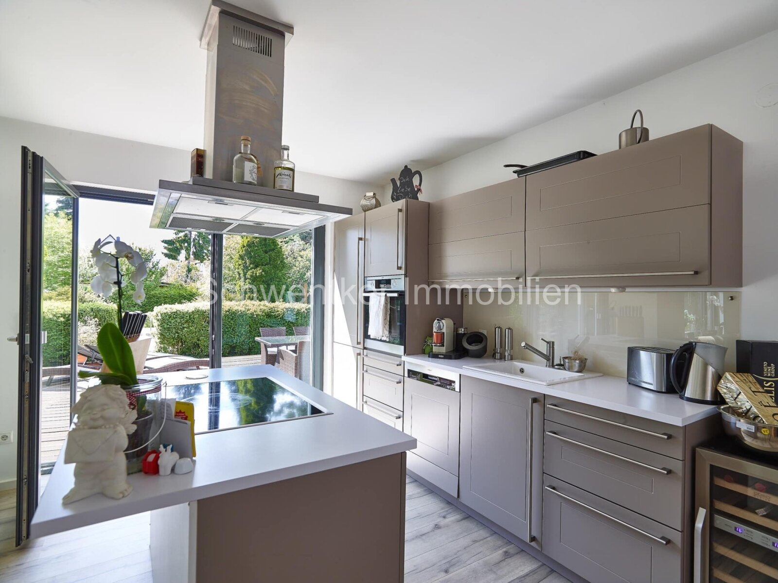 Eigentumswohnung in elegantem Zweifamilienhaus, großzügig, sonnig und familienfreundlich (OG)